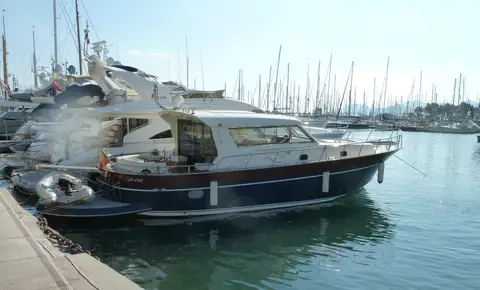 Representative photograph of a Apreamare boat