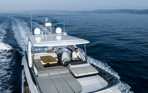 Absolute Absolute 52 FLY, official model image