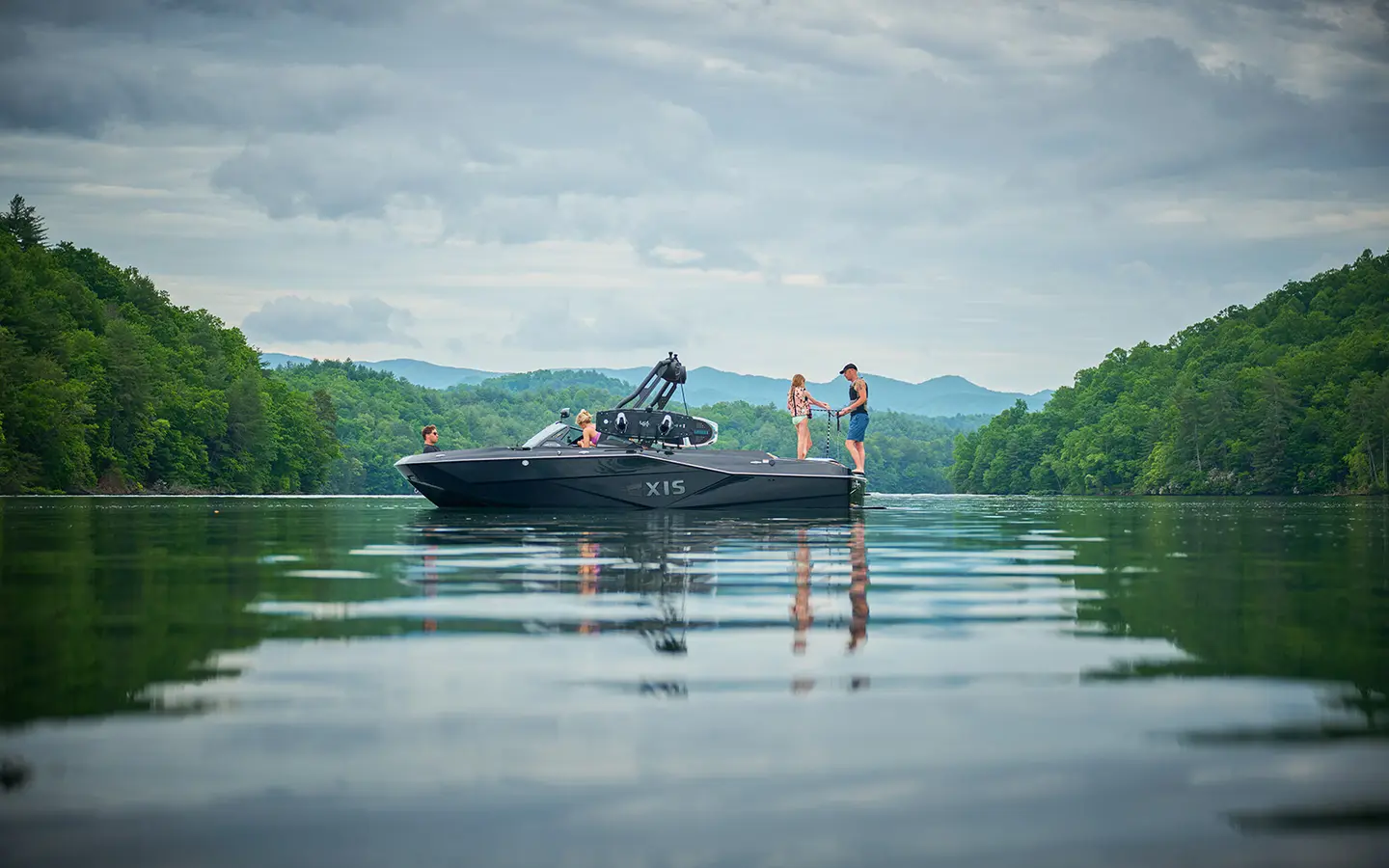 Axis Wake Research Axis T235, official model image