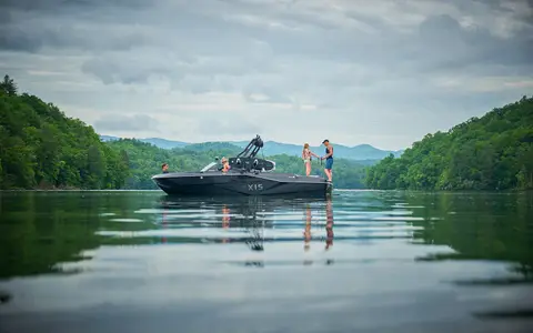 Axis Wake Research Axis T235, official model image