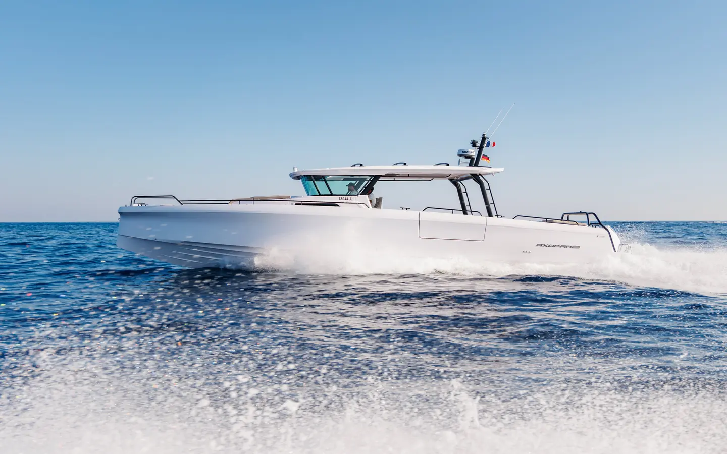 Axopar Axopar 45 Cross Top, official model image