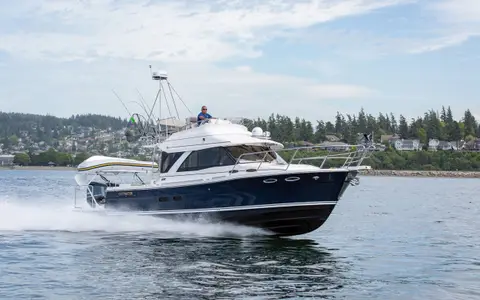 Cutwater Boats Cutwater C-32 CB, official model image