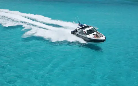 Formula Boats 400 Super Sport Crossover, official model image