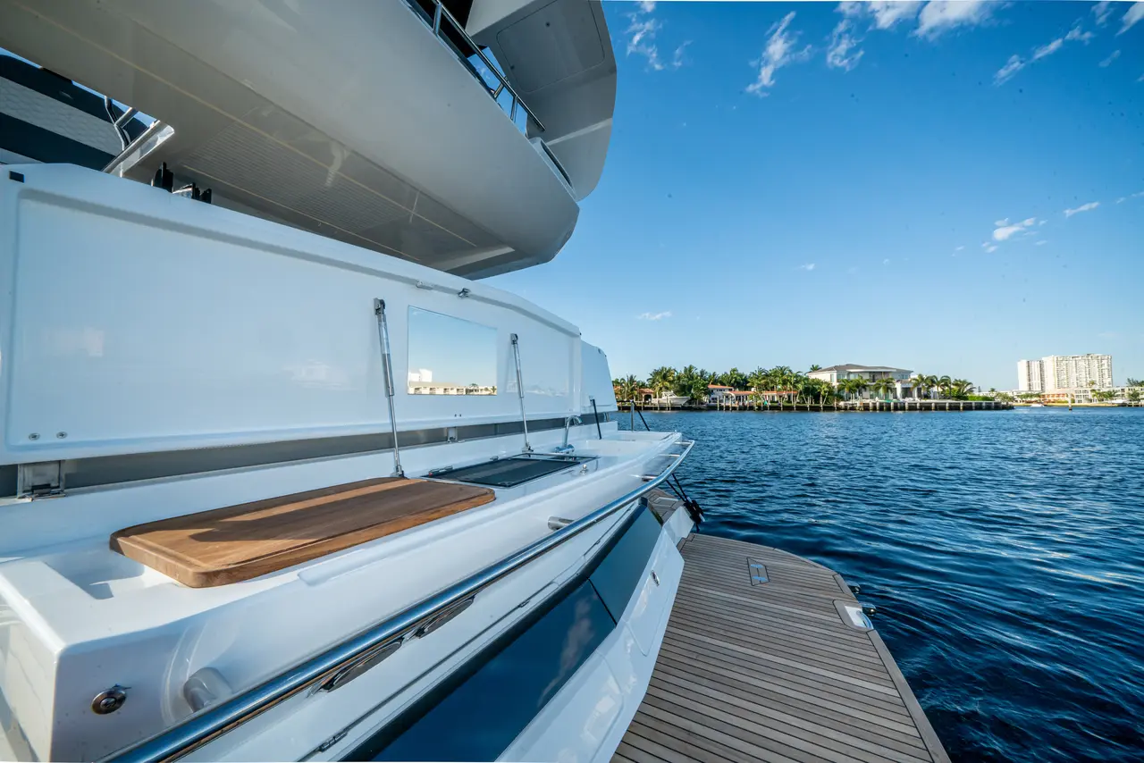 Galeon Galeon 400 FLY, official model image