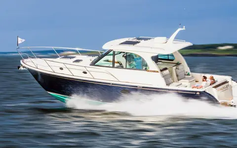The Hinckley Company Maximum Adventure, official model image