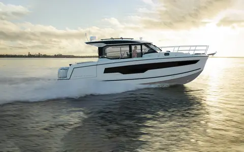 Jeanneau Merry Fisher 1095 Coupe Serie2, official model image