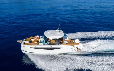 Jeanneau Th33, official model image