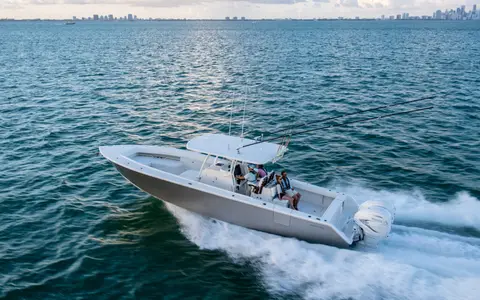 Jupiter Marine Jupiter 38 - Jupiter Marine, official model image
