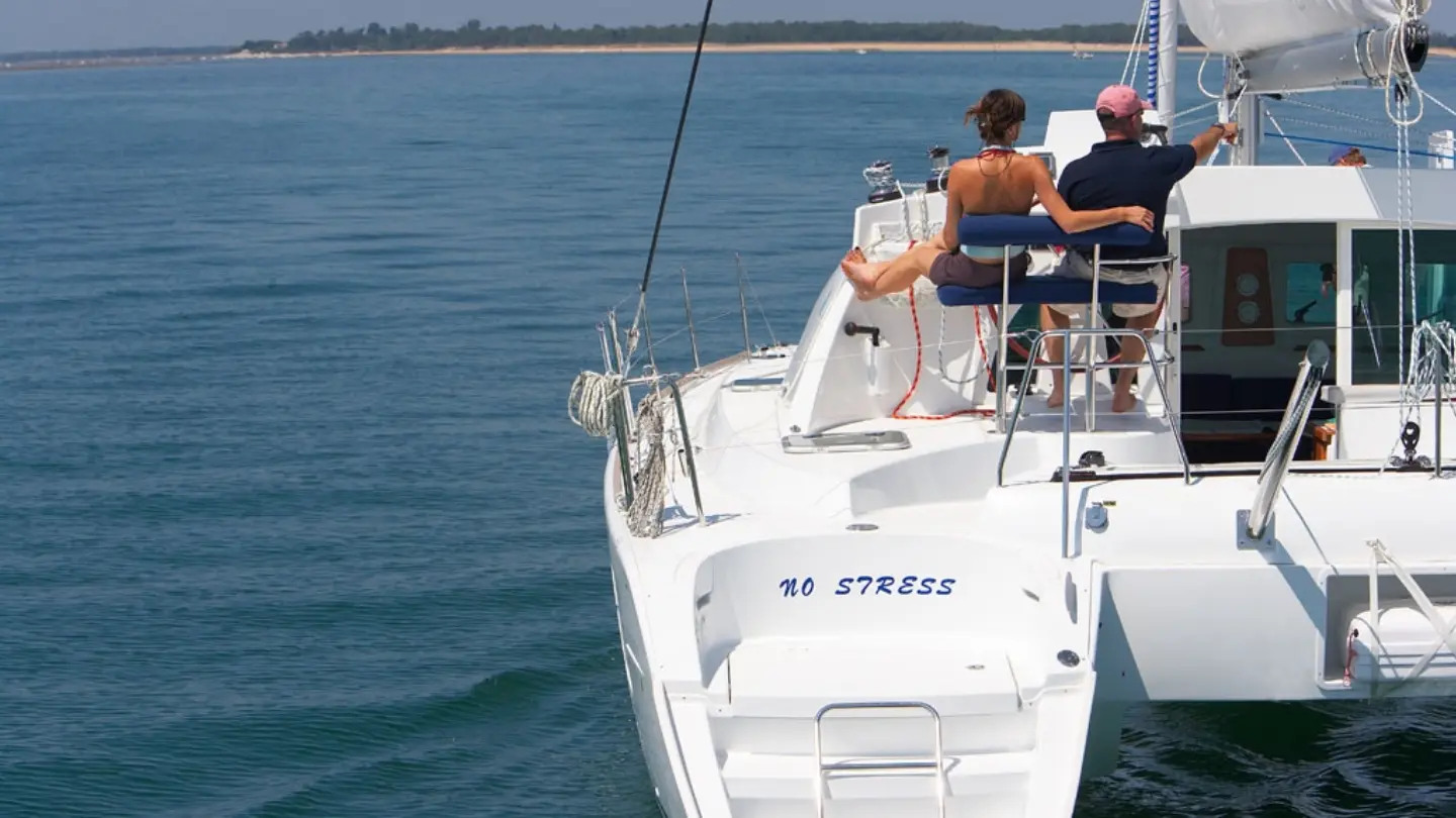 Lagoon Lagoon 380, official model image