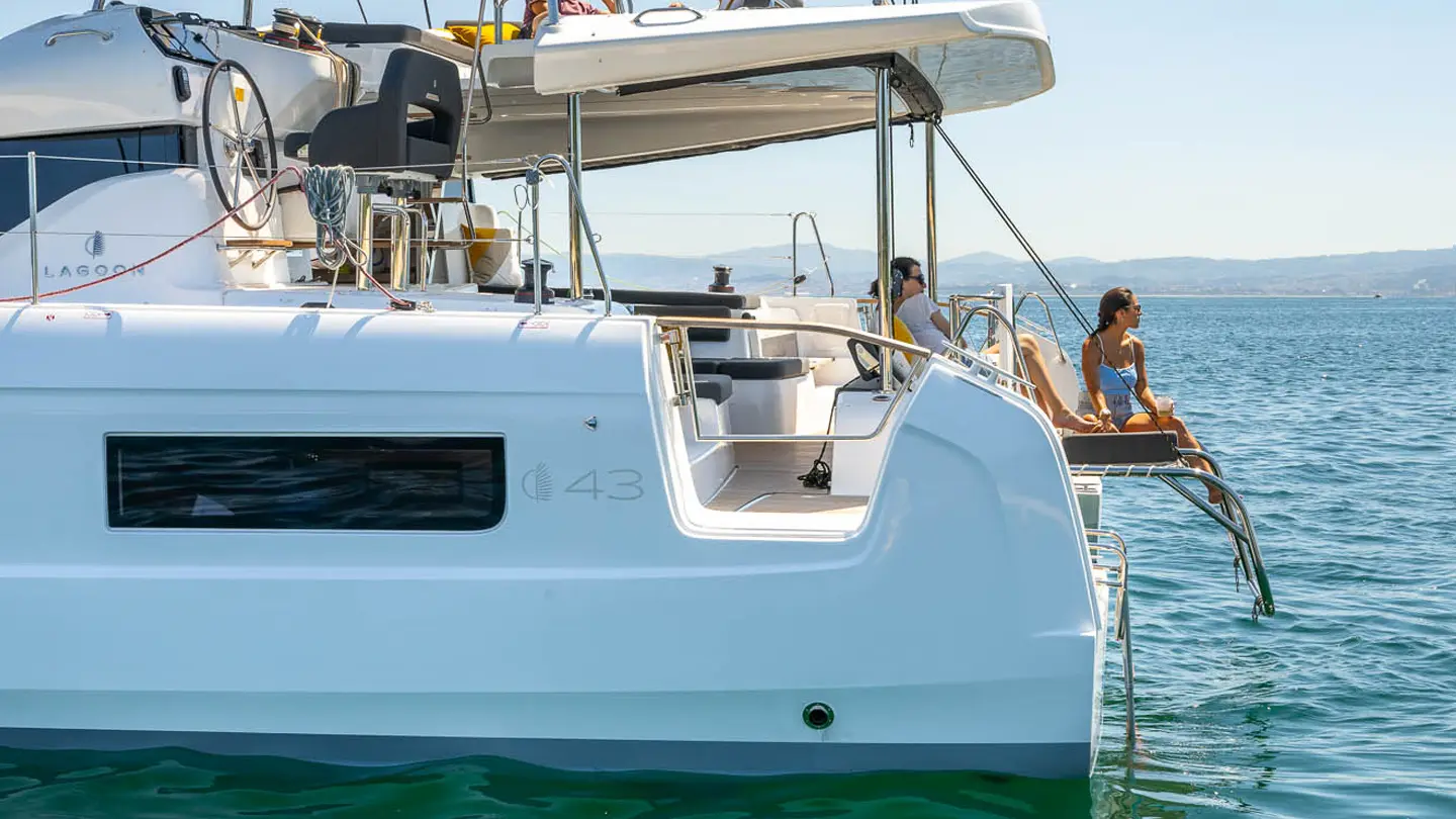 Lagoon Lagoon 43, official model image