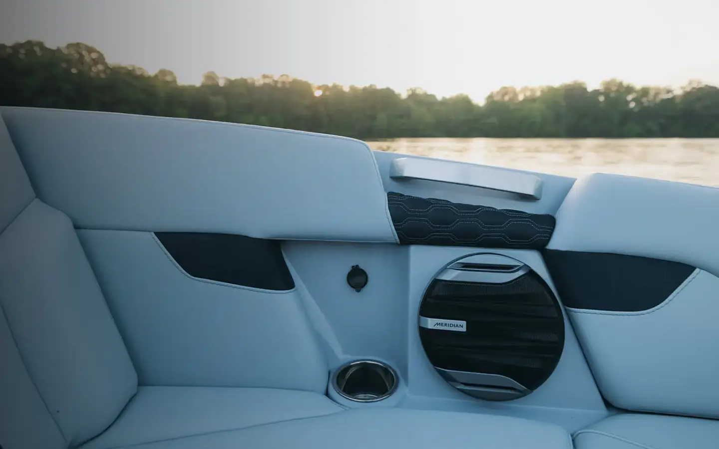 MasterCraft XT22T, official model image