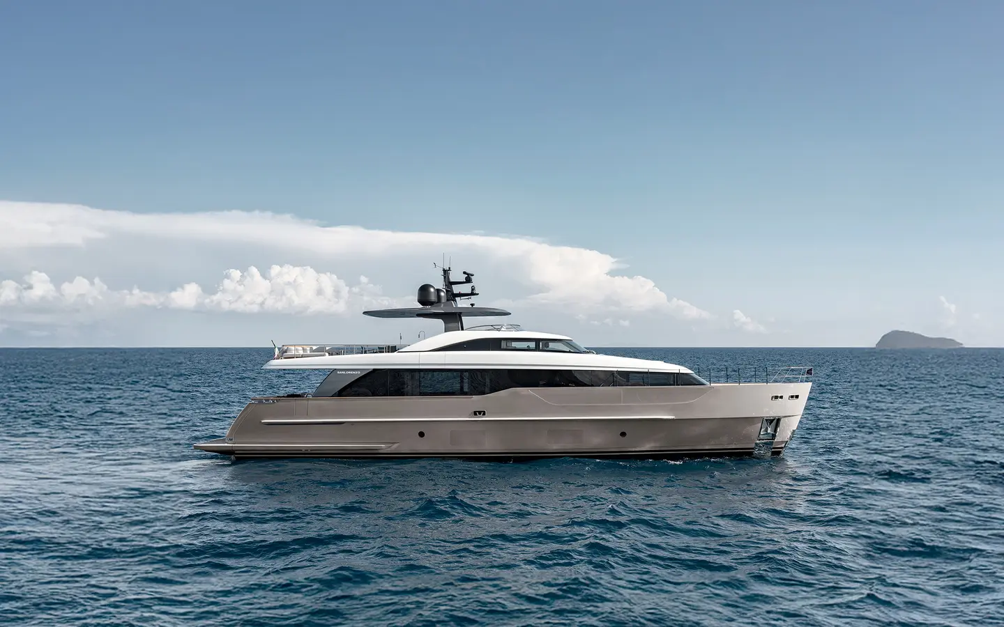 Sanlorenzo SD90, official model image