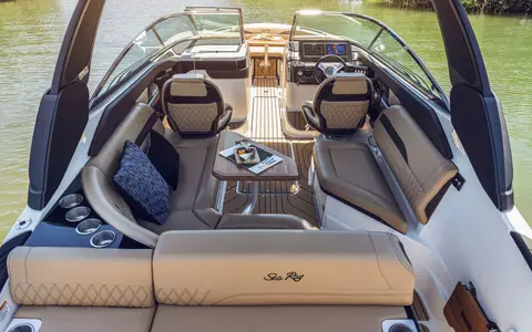 Sea Ray Sea Ray SLX 260, official model image