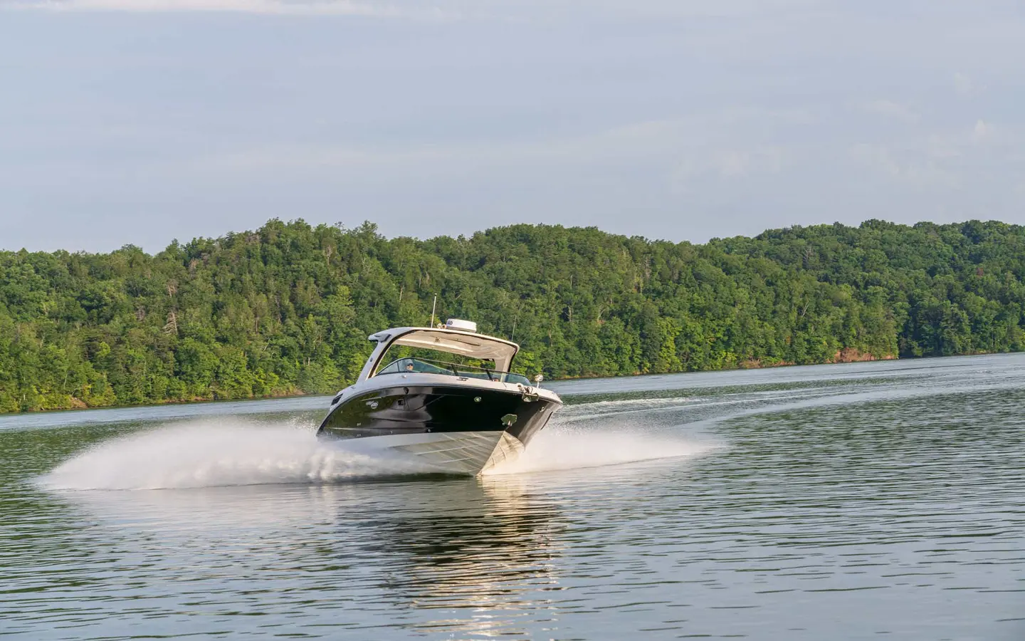 Sea Ray Sea Ray SLX 350, official model image