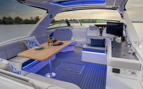 Sea Ray Sea Ray SLX 400, official model image