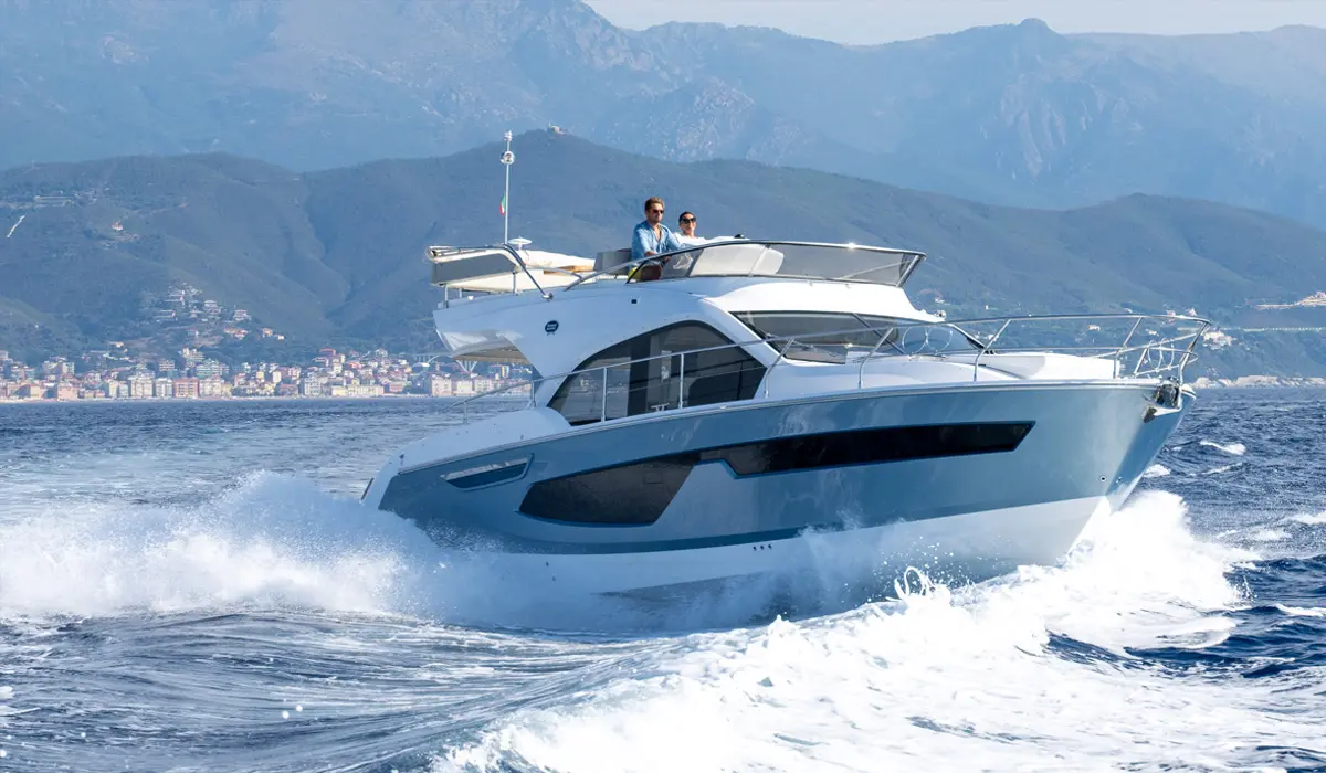 Sessa Marine Fly42 Flybridge Line, official model image